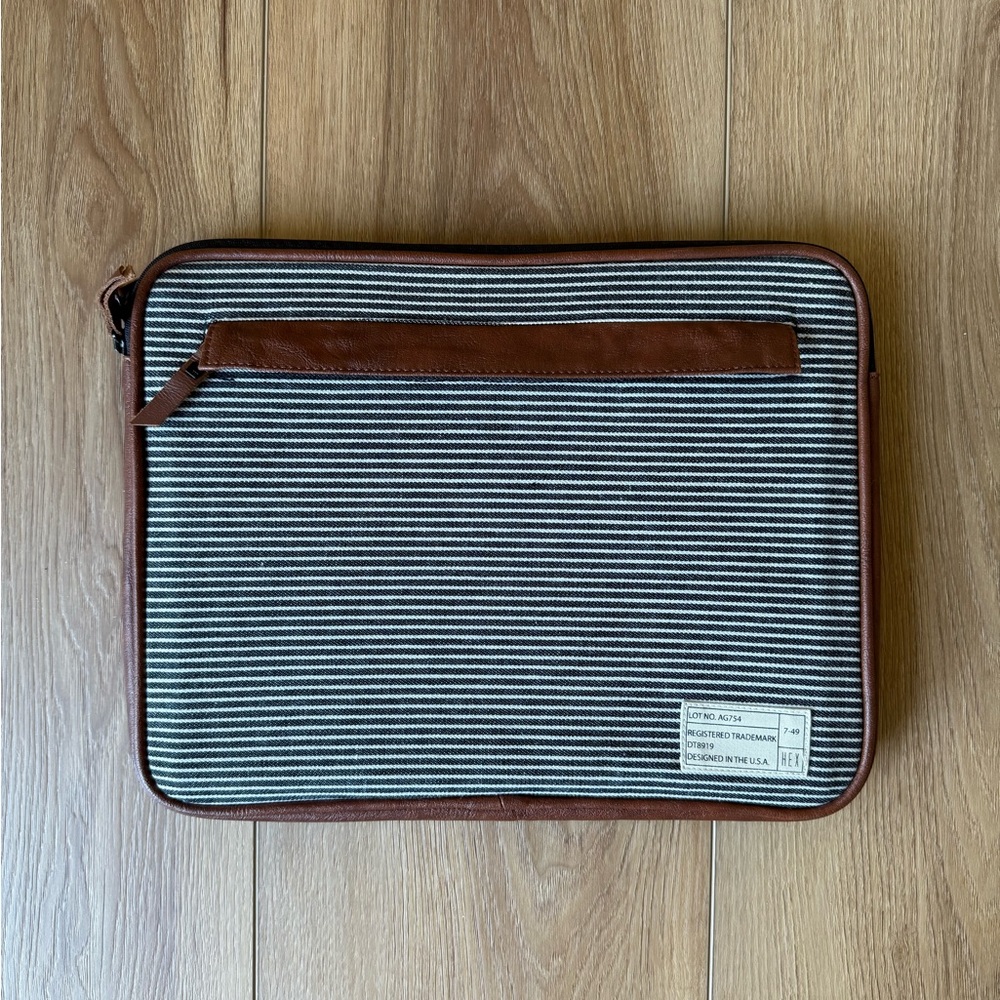 EUC • HEX 13” Laptop Case